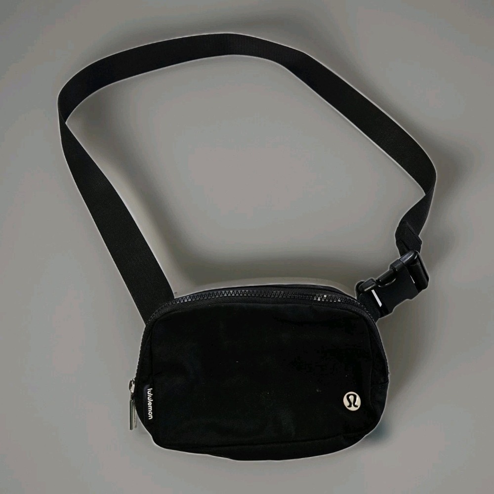 Lululemon Everywhere Belt‎ 1L Bag Black Water Repellant Travel Outdoor Crossbody